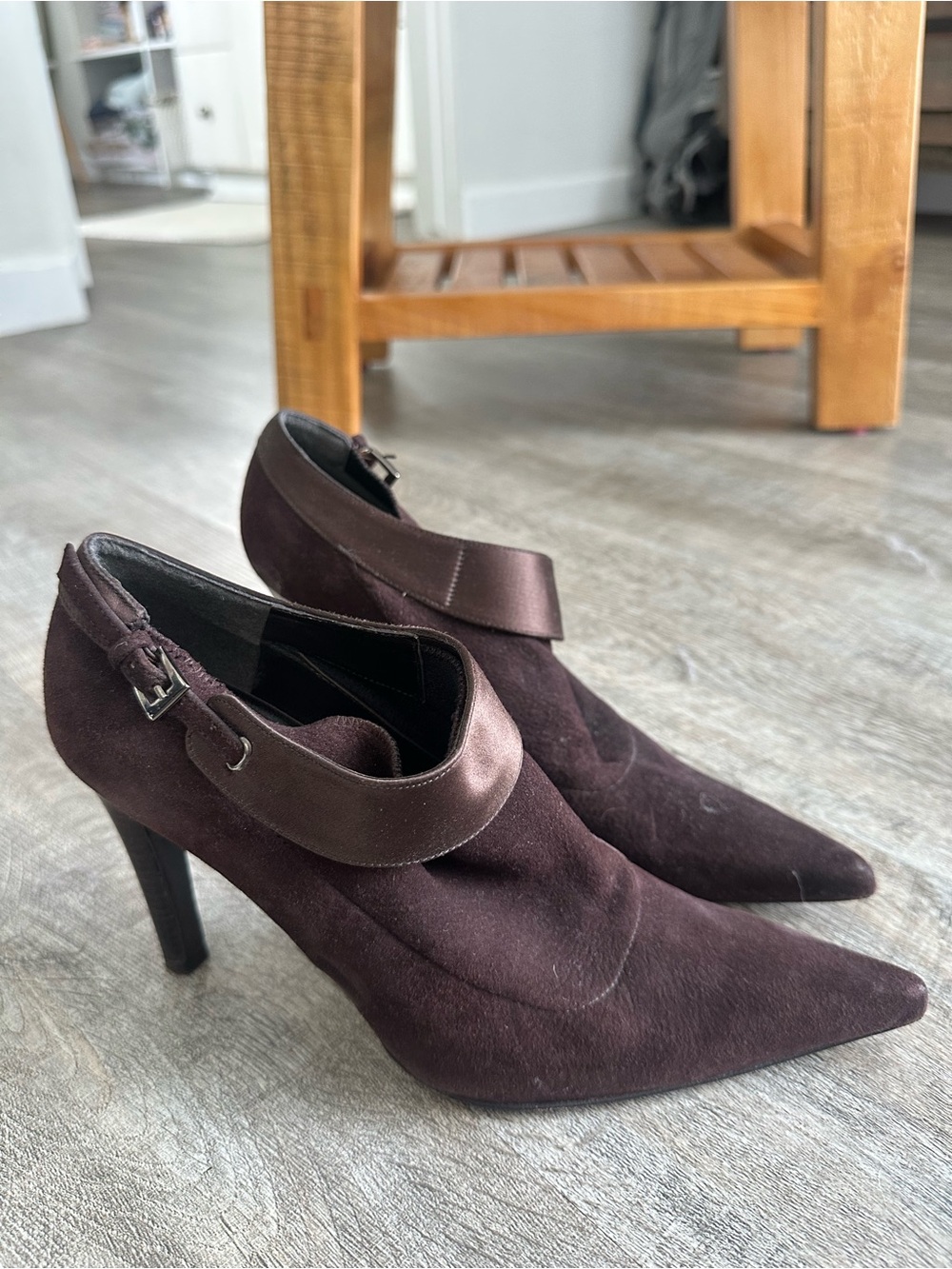 Women's Pointed-Toe Suede Ankle Heels in Deep Plum